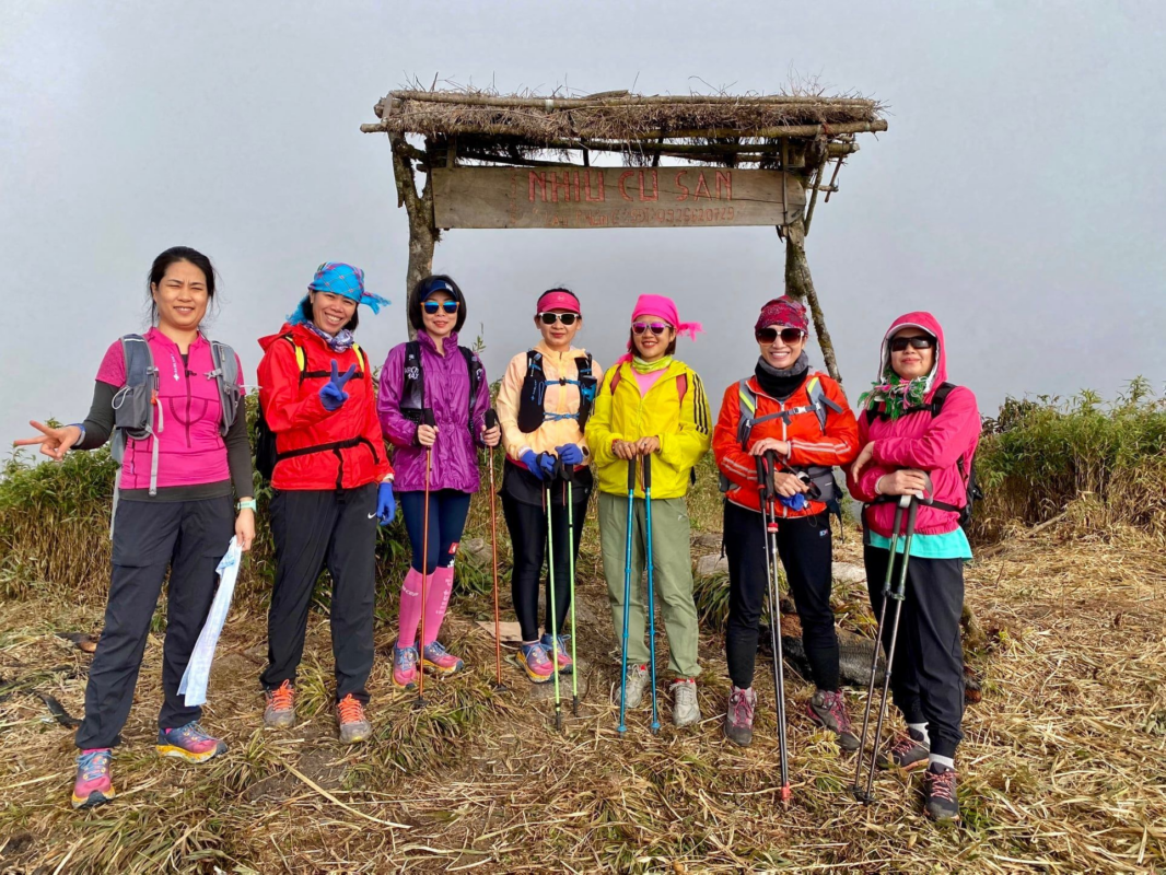 mau_dong_phuc_trekking